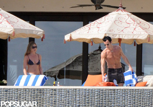 Jennifer Aniston Kisses Justin Poolside During a Bikini-Filled NYE Jennifer Aniston Kisses Justin Poolside During a Bikini-Filled NYE