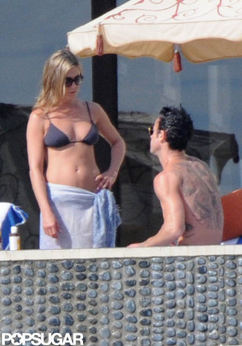 Jennifer Aniston Kisses Justin Poolside During a Bikini-Filled NYE Jennifer Aniston Kisses Justin Poolside During a Bikini-Filled NYE