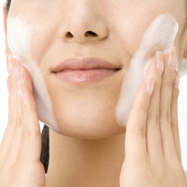 What's the Difference Between Face Wipes and Face Wash?