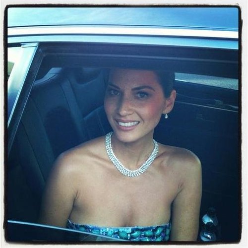 Olivia Munn flashed a smile from her limo before hitting the Golden Globes red carpet.
Source: Twitter user GeorgeKotsi
Olivia Munn flashed a smile from her limo before hitting the Golden Globes red carpet.
Source: Twitter user GeorgeKotsi