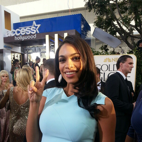 Rosario Dawson flashed a peace sign.
Source: Instagram user goldenglobes
Rosario Dawson flashed a peace sign.
Source: Instagram user goldenglobes