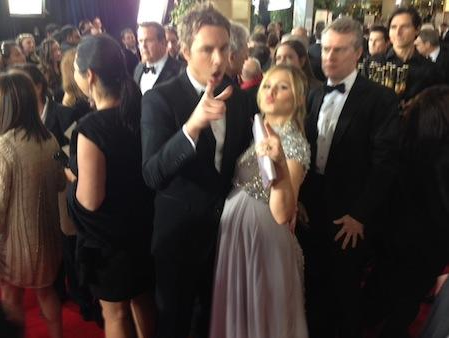 Expectant parents Dax Shepard and Kristen Bell gave a little love to the camera.
Source: Twitter user MichaelAusiello
Expectant parents Dax Shepard and Kristen Bell gave a little love to the camera.
Source: Twitter user MichaelAusiello