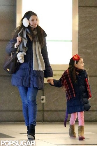 Katie Holmes walked around NYC with Suri Cruise.
Katie Holmes walked around NYC with Suri Cruise.