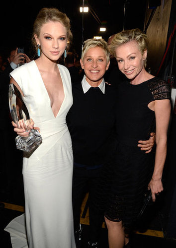Taylor Swift Goes Simple But Sexy at the 2013 PCAs Taylor Swift Goes Simple But Sexy at the 2013 PCAs