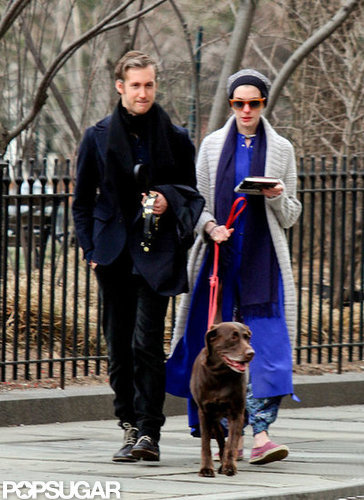 Anne Hathaway wore red sunglasses and a cap to take a walk with Adam Shulman and their dog.
Anne Hathaway wore red sunglasses and a cap to take a walk with Adam Shulman and their dog.