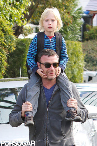Liev Goes on Dad Duty While Naomi Prepares For the Red Carpet Liev Goes on Dad Duty While Naomi Prepares For the Red Carpet