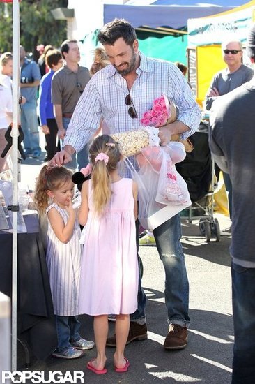 Ben Affleck Picks Up Flowers and Fruit at the Market With His Girls Ben Affleck Picks Up Flowers and Fruit at the Market With His Girls