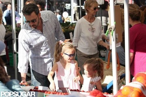 Ben Affleck Picks Up Flowers and Fruit at the Market With His Girls Ben Affleck Picks Up Flowers and Fruit at the Market With His Girls