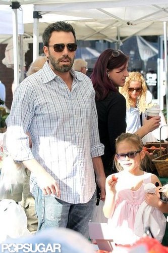 Ben Affleck Picks Up Flowers and Fruit at the Market With His Girls Ben Affleck Picks Up Flowers and Fruit at the Market With His Girls