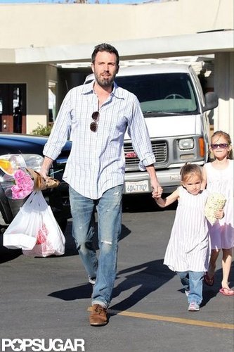 Ben Affleck Picks Up Flowers and Fruit at the Market With His Girls Ben Affleck Picks Up Flowers and Fruit at the Market With His Girls