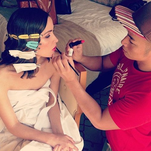 Rose Byrne's finger waves set while she gets her hot pink lipstick applied before the SAG Awards.
Source: Instagram user hungvanngo
Rose Byrne's finger waves set while she gets her hot pink lipstick applied before the SAG Awards.
Source: Instagram user hungvanngo