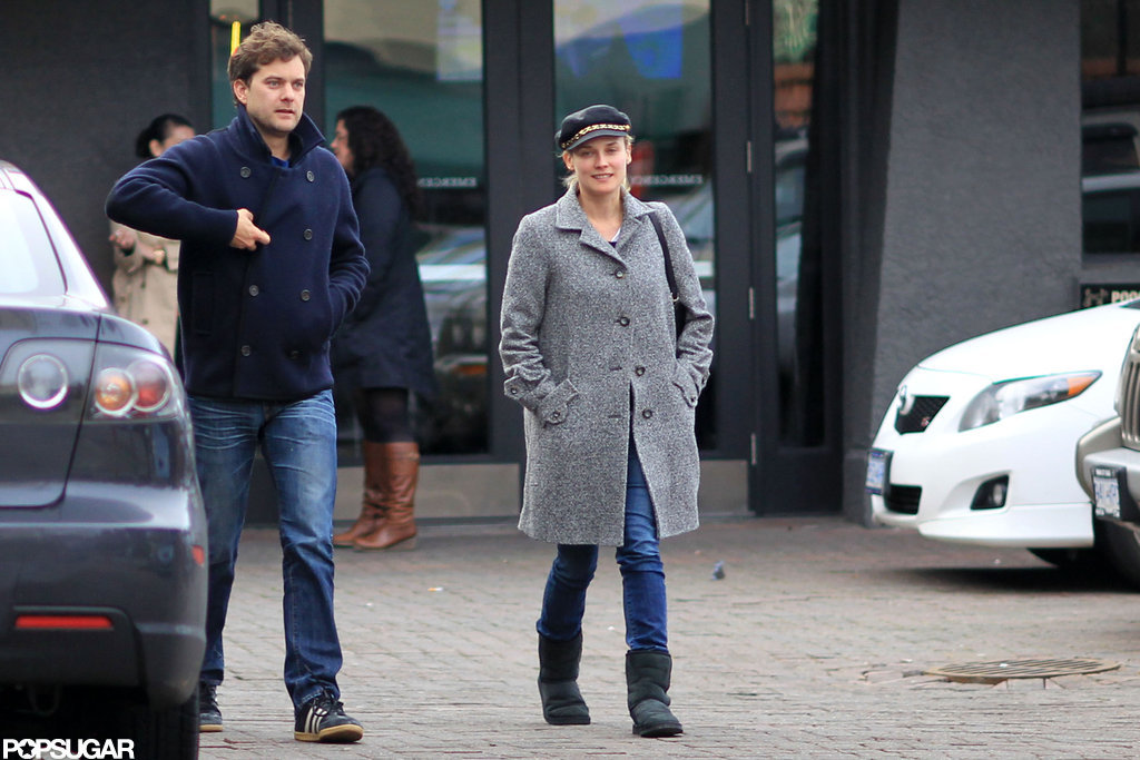 Joshua Jackson and Diane Kruger went to a sports bar together in Vancouver.
Joshua Jackson and Diane Kruger went to a sports bar together in Vancouver.
