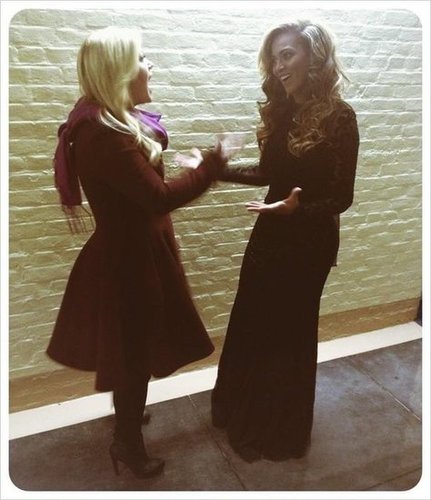 Kelly Clarkson and Beyoncé chatted together after performing at the Presidential Inauguration.
Source: Twitter user kelly_clarkson
Kelly Clarkson and Beyoncé chatted together after performing at the Presidential Inauguration.
Source: Twitter user kelly_clarkson