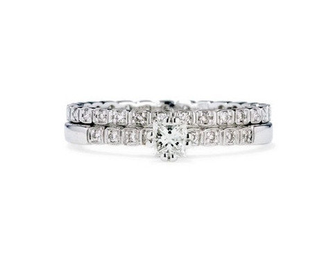 We instantly fell in love with this sweet, but not simple, Anna Sheffield wheat promise set ($2,400), which convinces us of the power of two (instead of one).
We instantly fell in love with this sweet, but not simple, Anna Sheffield wheat promise set ($2,400), which convinces us of the power of two (instead of one).