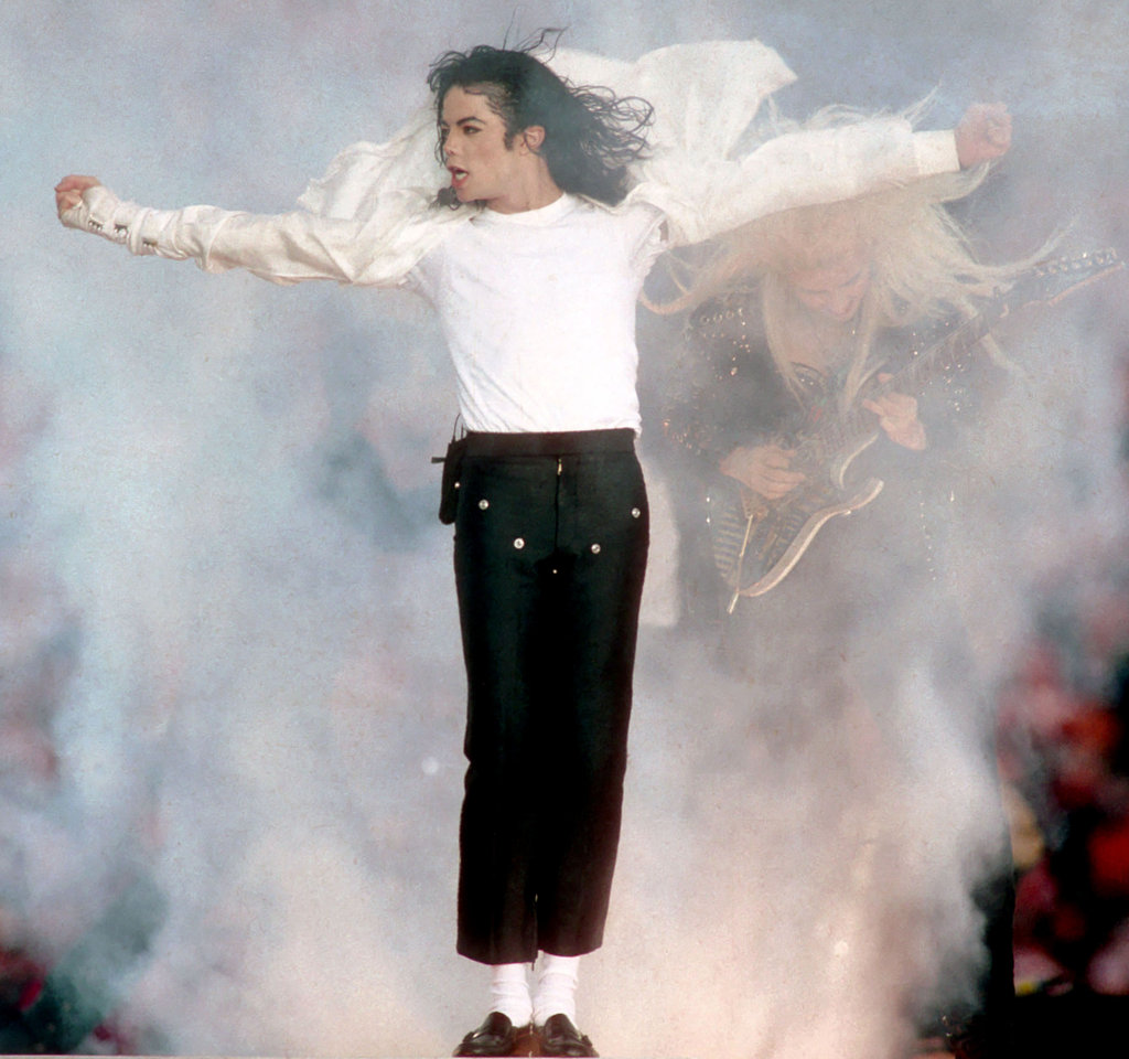 Michael Jackson performed "Heal the World" in 1993 in Pasadena.
Michael Jackson performed "Heal the World" in 1993 in Pasadena.