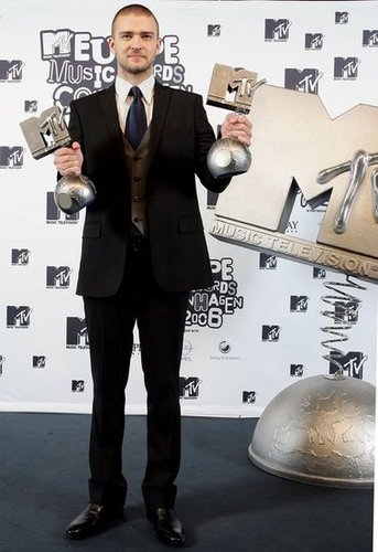 Justin stayed dapper in the press room at the MTV Europe Music Awards in 2006.
Justin stayed dapper in the press room at the MTV Europe Music Awards in 2006.