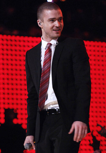 Justin chose a red striped tie for his Grammys performance in 2007.
Justin chose a red striped tie for his Grammys performance in 2007.