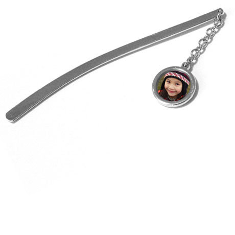Bookworm types can feel the love every time they read thanks to Snapfish's photo charm bookmark ($20).
Bookworm types can feel the love every time they read thanks to Snapfish's photo charm bookmark ($20).