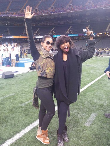 Alicia Keys and Jennifer Hudson prepped for the Super Bowl.
Source: Twitter user aliciakeys
Alicia Keys and Jennifer Hudson prepped for the Super Bowl.
Source: Twitter user aliciakeys