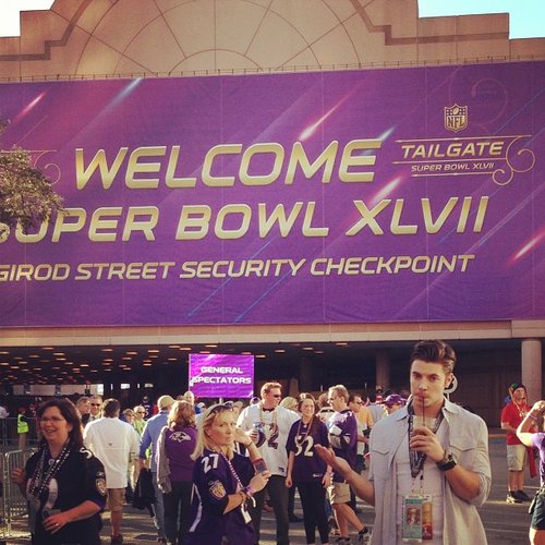 Josh Henderson sipped on a drink outside of the Superdome.
Source: Instagram user joshhendu
Josh Henderson sipped on a drink outside of the Superdome.
Source: Instagram user joshhendu