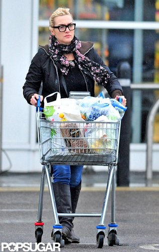 Kate Winslet wore black glasses and a scarf.
Kate Winslet wore black glasses and a scarf.