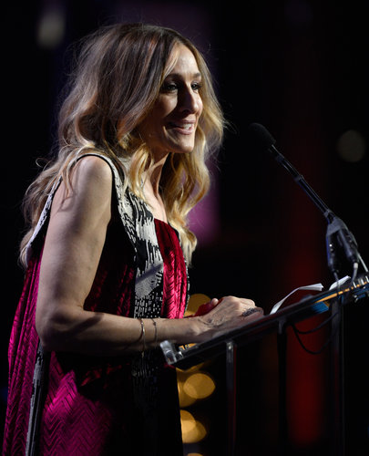Sarah Jessica Parker Steps Out in Hot Pink to Honor a Friend For amfAR Sarah Jessica Parker Steps Out in Hot Pink to Honor a Friend For amfAR