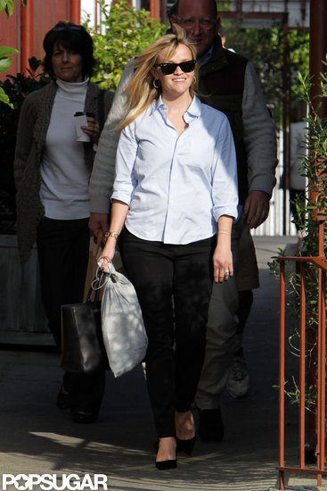 Reese Witherspoon Shows Off Her Fit Figure For a Smiley Lunch Reese Witherspoon Shows Off Her Fit Figure For a Smiley Lunch