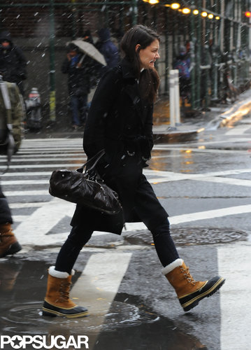Katie Holmes crossed the street in NYC on Friday in the snow.
Katie Holmes crossed the street in NYC on Friday in the snow.