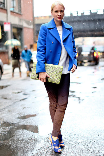 Bold blues, even on her shoes, made this look pop.
Bold blues, even on her shoes, made this look pop.
