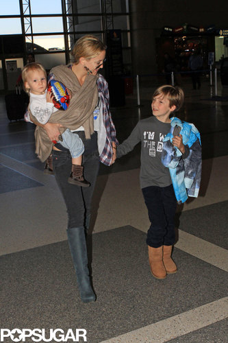 Kate Hudson Flies the Smiley Skies With Ryder and Bingham Kate Hudson Flies the Smiley Skies With Ryder and Bingham