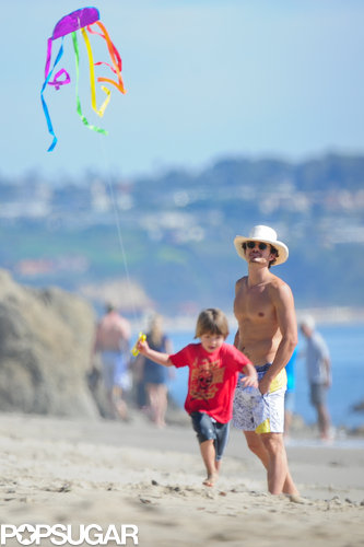 Bikini-Clad Miranda Kerr Hits the Beach With Flynn and Shirtless Orlando! Bikini-Clad Miranda Kerr Hits the Beach With Flynn and Shirtless Orlando!