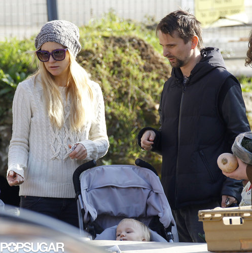 Kate Hudson and Matthew Bellamy visited a farmers market in London with their son Bingham.
Kate Hudson and Matthew Bellamy visited a farmers market in London with their son Bingham.