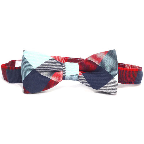 Black tie optional. He'll feel classy but will still be able to let his personality shine through with this colorful checker pattern bow tie ($23).
Black tie optional. He'll feel classy but will still be able to let his personality shine through with this colorful checker pattern bow tie ($23).