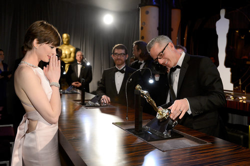 Anne Hathaway watched her best supporting actress Oscar statue get engraved at the Governors Ball.
Anne Hathaway watched her best supporting actress Oscar statue get engraved at the Governors Ball.