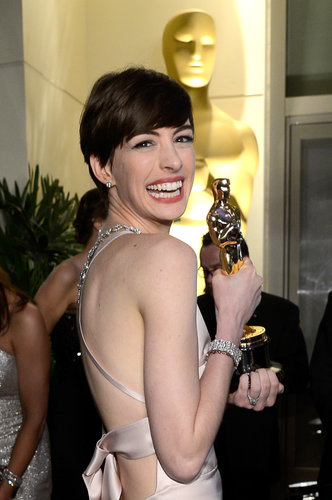 Anne Hathaway posed with her Oscar at the Governors Ball.
Anne Hathaway posed with her Oscar at the Governors Ball.