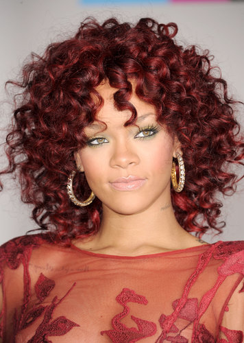 Rihanna arrived at the 2010 American Music Awards with a deep burgundy hair color and a pale gold eye shadow.
Rihanna arrived at the 2010 American Music Awards with a deep burgundy hair color and a pale gold eye shadow.