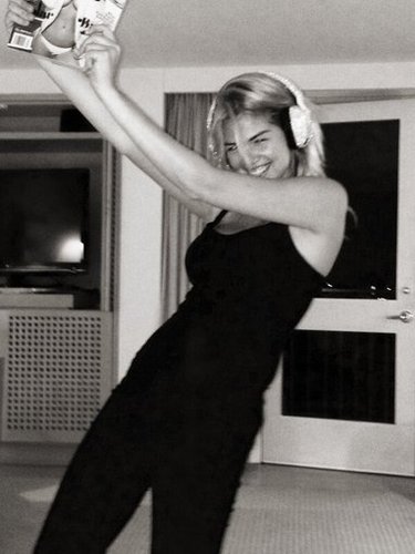 Kate Upton celebrated her Sports Illustrated cover with a solo dance party.
Source: Twitter user KateUpton
Kate Upton celebrated her Sports Illustrated cover with a solo dance party.
Source: Twitter user KateUpton
