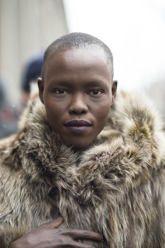 A swipe of lipstick was all model Grace Bol needed to look amazingly gorgeous and current.
Source: Le 21ème | Adam Katz Sinding
A swipe of lipstick was all model Grace Bol needed to look amazingly gorgeous and current.
Source: Le 21ème | Adam Katz Sinding