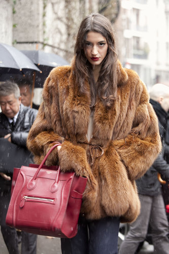 Seriously glamorous street style in a fur, and with a Céline tote in tow.
Seriously glamorous street style in a fur, and with a Céline tote in tow.