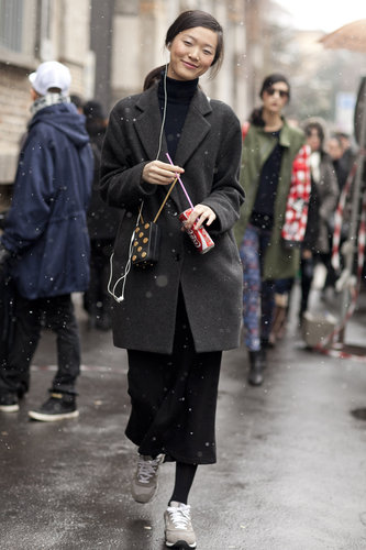 Sneakers weren't just made for the gym — they looked even fresher with a menswear-style coat.
Sneakers weren't just made for the gym — they looked even fresher with a menswear-style coat.