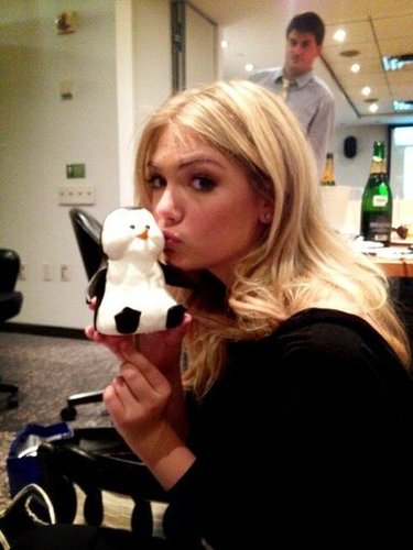 Kate Upton smooched a stuffed penguin.
Source: Twitter user KateUpton
Kate Upton smooched a stuffed penguin.
Source: Twitter user KateUpton
