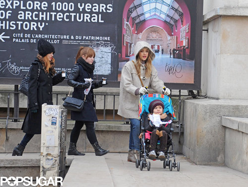Jessica Alba and Honor Strike a Sweet Pose in Paris Jessica Alba and Honor Strike a Sweet Pose in Paris