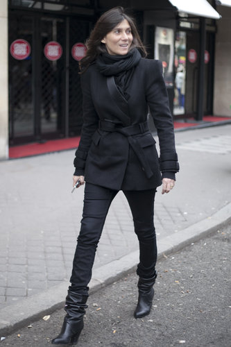 Emmanuelle Alt showed off an all-black ensemble with that ease and elegance that's made her a style icon.
Emmanuelle Alt showed off an all-black ensemble with that ease and elegance that's made her a style icon.