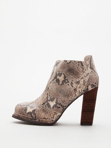 DESMOND by Jeffrey Campbell