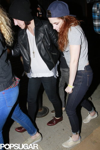Kristen Stewart and Taylor Lautner Catch a Concert Sans Robert Pattinson Kristen Stewart and Taylor Lautner Catch a Concert Sans Robert Pattinson