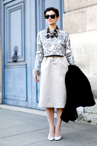 We love that this showgoer echoed the floral print of her blouse with a statement necklace.
We love that this showgoer echoed the floral print of her blouse with a statement necklace.