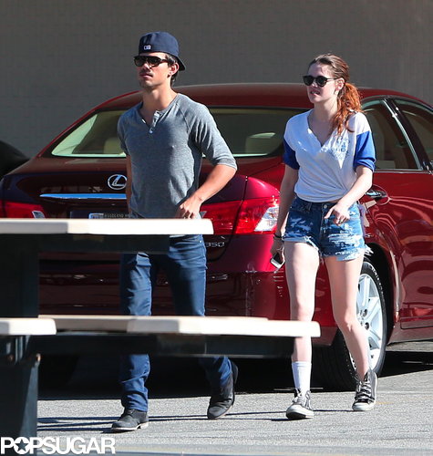 Kristen Stewart Goes Up to Bat With Taylor Lautner Kristen Stewart Goes Up to Bat With Taylor Lautner