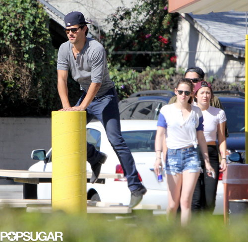 Kristen Stewart Goes Up to Bat With Taylor Lautner Kristen Stewart Goes Up to Bat With Taylor Lautner