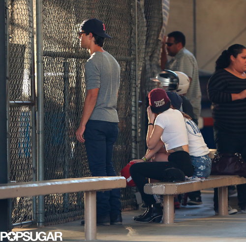 Kristen Stewart Goes Up to Bat With Taylor Lautner Kristen Stewart Goes Up to Bat With Taylor Lautner