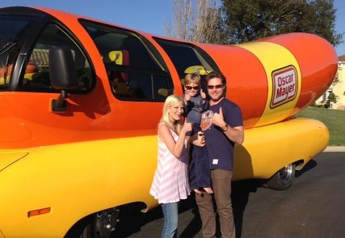 Tori Spelling and Dean McDermott got the Wienermobile to come to Liam's sixth birthday party.
Source: Twitter user torianddean
Tori Spelling and Dean McDermott got the Wienermobile to come to Liam's sixth birthday party.
Source: Twitter user torianddean